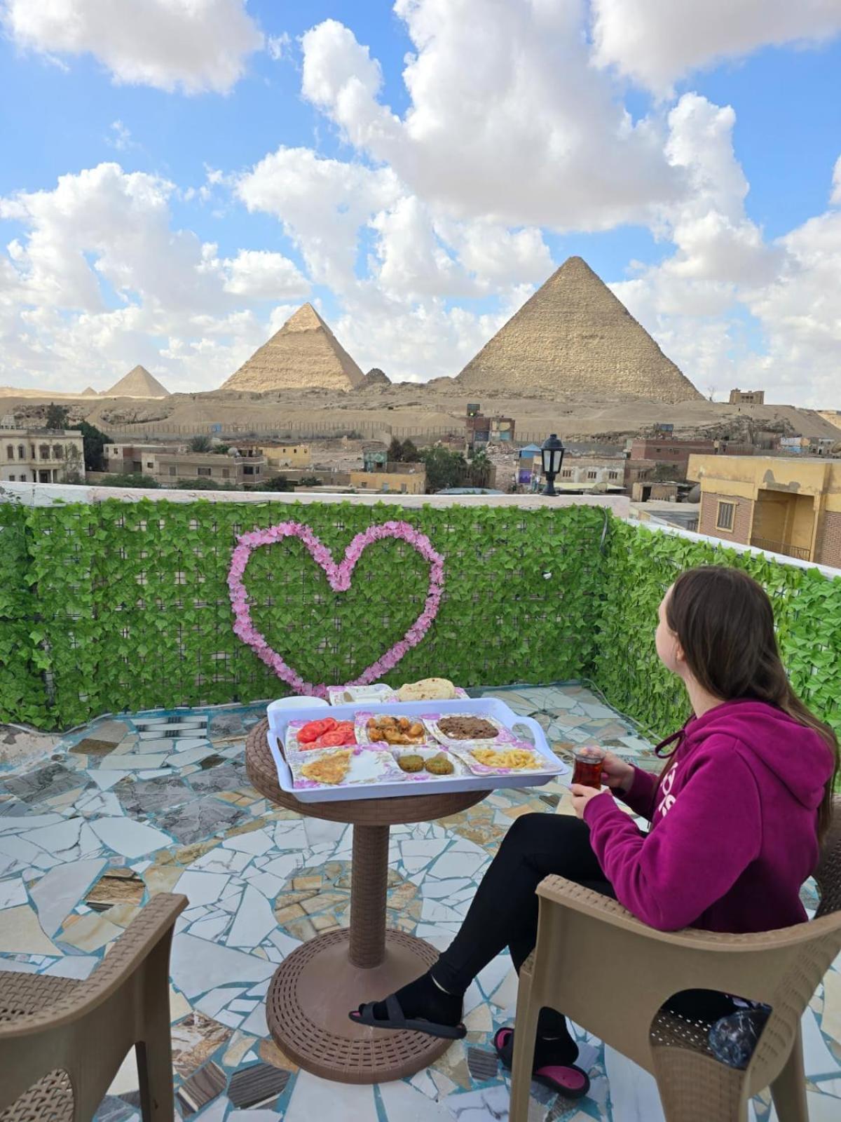 Pyramids Show Hotel Kafret el-Gabal Eksteriør bilde