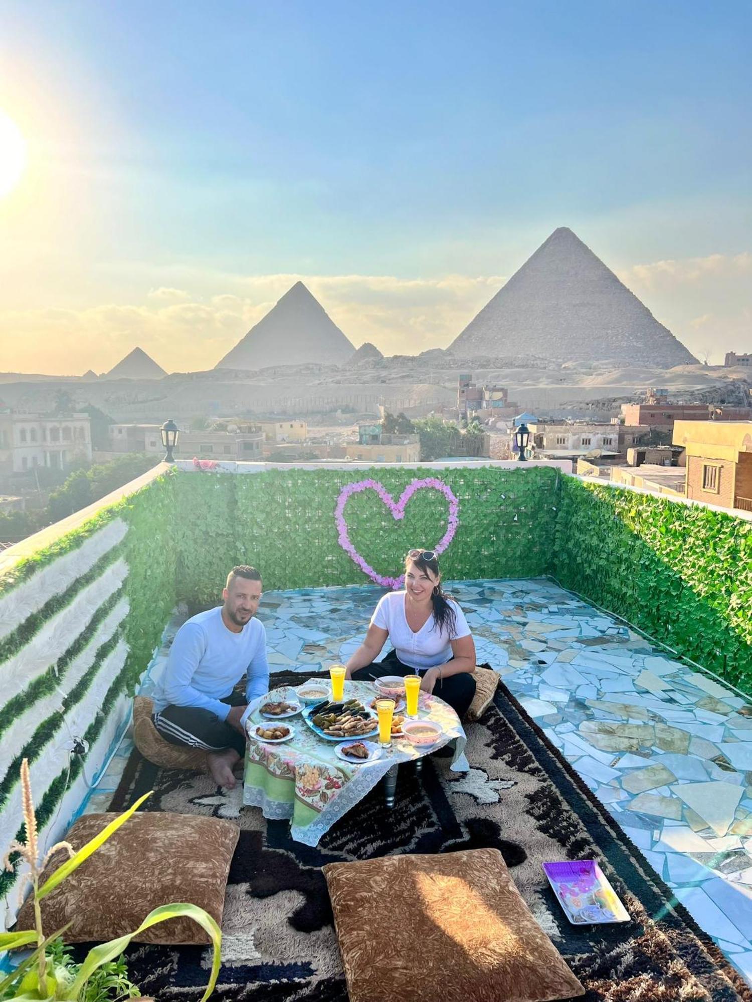 Pyramids Show Hotel Kafret el-Gabal Eksteriør bilde